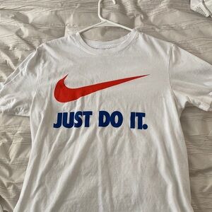 NIKE T SHIRT